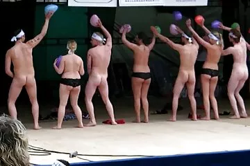 حب هزات الجماع على الأريكة. افلام سكس عراقي 2017